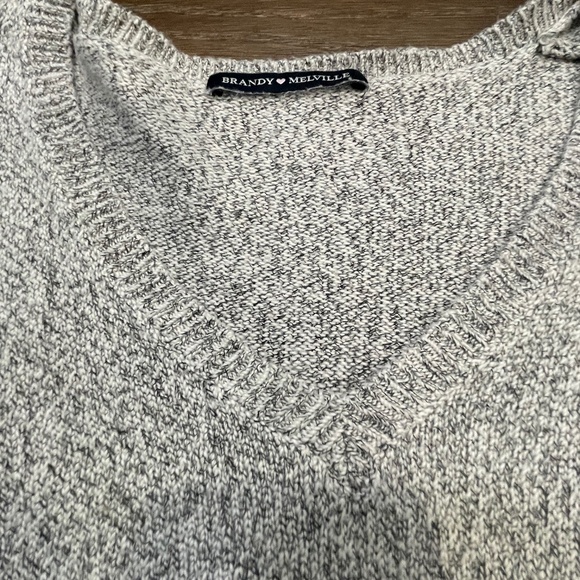 Brandy Melville V-Neck Sweater Gray OS Cozy Warm Winter - Picture 2 of 10
